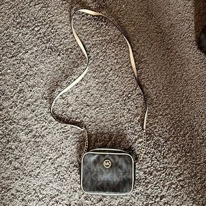 MICHAEL KORS CROSS BODY BAG